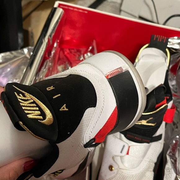 JORDAN XXXIII 12 White Metalic gold black mens 10 main image 5